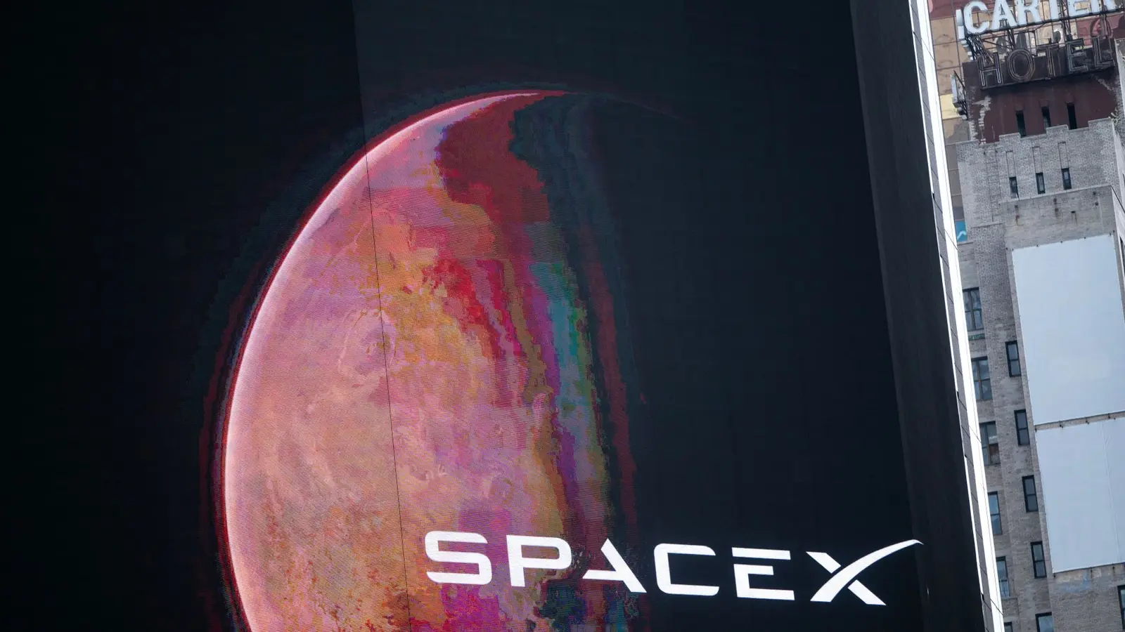 SpaceX trage lozul cel mare: finanțare de 40 de miliarde pentru procesoare grafice!